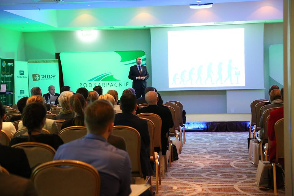 10807867_899527200070986_228506764_n